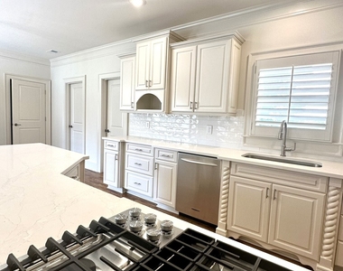 2635 Muskogee Lane - Photo Thumbnail 11