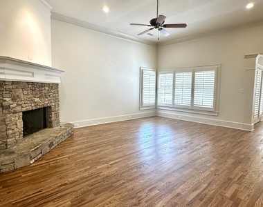 2635 Muskogee Lane - Photo Thumbnail 9