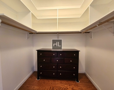 517 West 46 Street - Photo Thumbnail 6