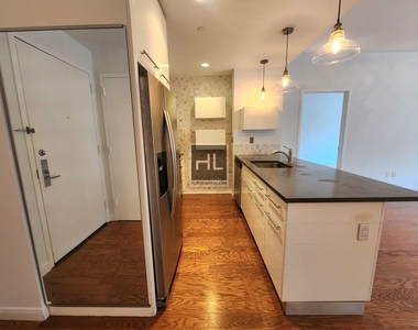 517 West 46 Street - Photo Thumbnail 3