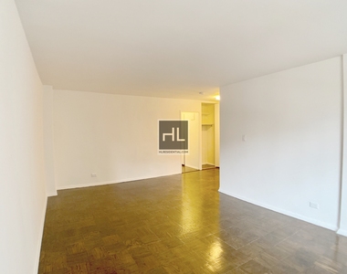 E 16 St - Photo Thumbnail 1
