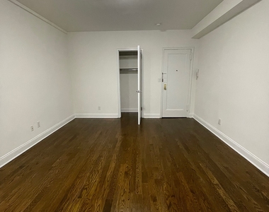 East 46 Street - Photo Thumbnail 1