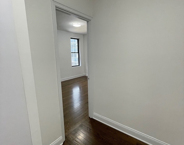 East 46 Street - Photo Thumbnail 8