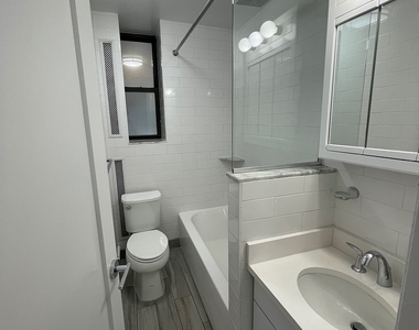 East 46 Street - Photo Thumbnail 10