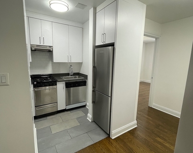 East 46 Street - Photo Thumbnail 4