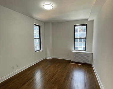 East 46 Street - Photo Thumbnail 2