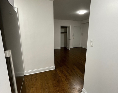 East 46 Street - Photo Thumbnail 9