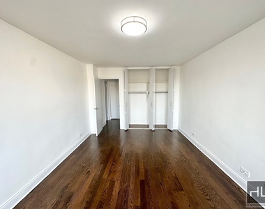 E 16 St - Photo Thumbnail 3