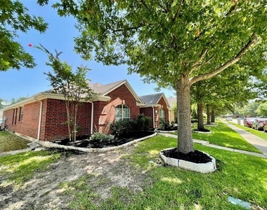 1535 Silver Spur Drive - Photo Thumbnail 3