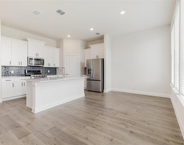 1506 Lake District Drive - Photo Thumbnail 6