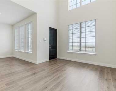 1506 Lake District Drive - Photo Thumbnail 5