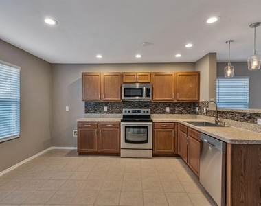 1817 Kittredge Way - Photo Thumbnail 4