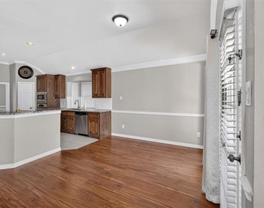 2848 Gillespie Lane - Photo Thumbnail 10