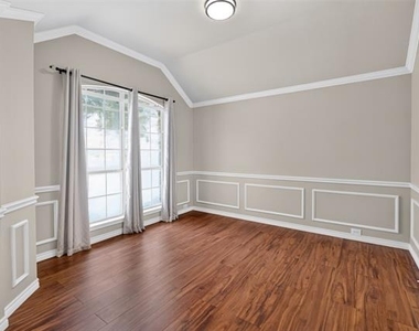 2848 Gillespie Lane - Photo Thumbnail 4