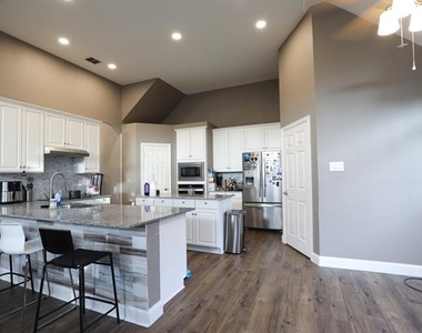 3408 Devonshire Court - Photo Thumbnail 6