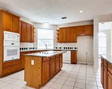 2904 Woods Drive - Photo Thumbnail 9