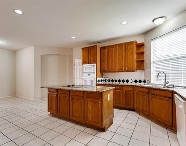 2904 Woods Drive - Photo Thumbnail 8