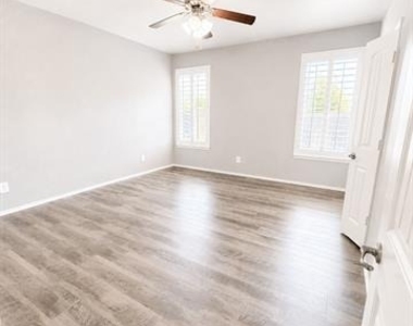 301 Hideaway Road - Photo Thumbnail 5