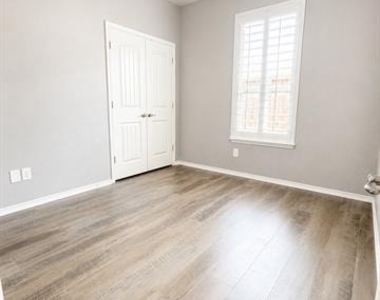 301 Hideaway Road - Photo Thumbnail 13