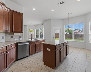 221 Westminister Avenue - Photo Thumbnail 16