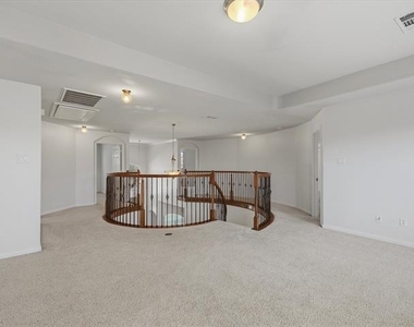 221 Westminister Avenue - Photo Thumbnail 26
