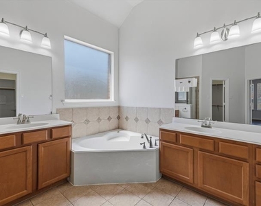 221 Westminister Avenue - Photo Thumbnail 22