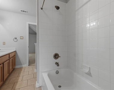 221 Westminister Avenue - Photo Thumbnail 31