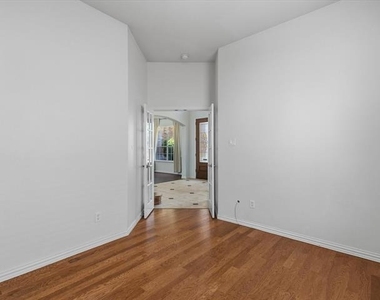 221 Westminister Avenue - Photo Thumbnail 9