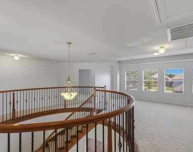 221 Westminister Avenue - Photo Thumbnail 27