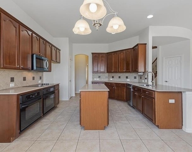 221 Westminister Avenue - Photo Thumbnail 12