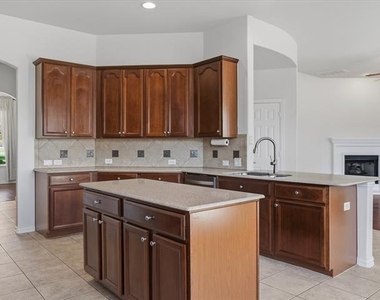 221 Westminister Avenue - Photo Thumbnail 14