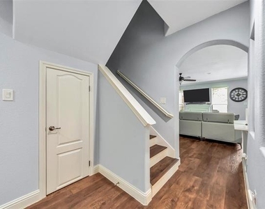 619 Rosemead Drive - Photo Thumbnail 7