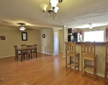 2518 Bennett Drive - Photo Thumbnail 7