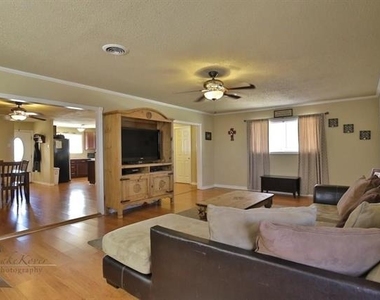 2518 Bennett Drive - Photo Thumbnail 9