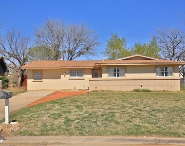 2518 Bennett Drive - Photo Thumbnail 1