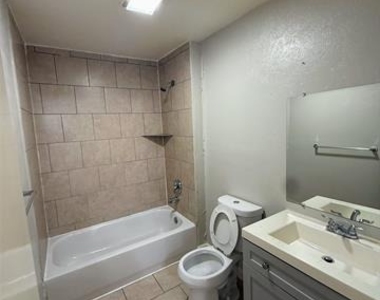1007 W Clarendon Drive - Photo Thumbnail 11