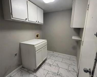 1007 W Clarendon Drive - Photo Thumbnail 12