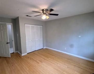 1007 W Clarendon Drive - Photo Thumbnail 10