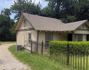 1007 W Clarendon Drive - Photo Thumbnail 1
