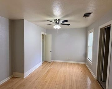 1007 W Clarendon Drive - Photo Thumbnail 8