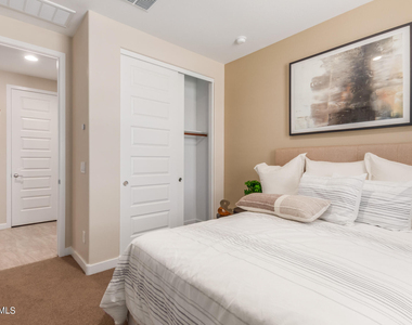 43 E Capricorn Way - Photo Thumbnail 26