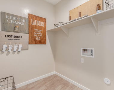 43 E Capricorn Way - Photo Thumbnail 31