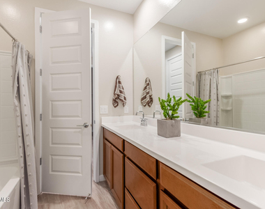 43 E Capricorn Way - Photo Thumbnail 24