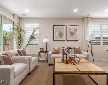 43 E Capricorn Way - Photo Thumbnail 8