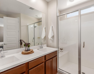 43 E Capricorn Way - Photo Thumbnail 18