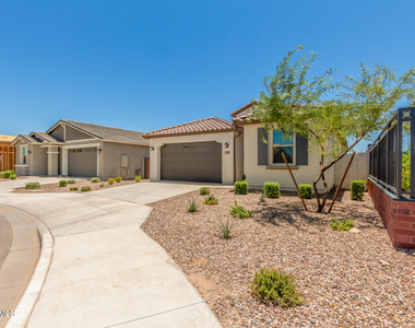43 E Capricorn Way - Photo Thumbnail 2