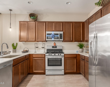 43 E Capricorn Way - Photo Thumbnail 12