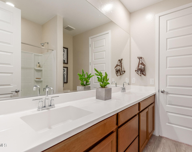 43 E Capricorn Way - Photo Thumbnail 23