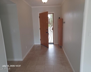 322 E Claremont Street - Photo Thumbnail 4