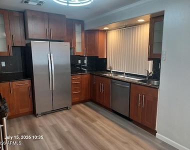 322 E Claremont Street - Photo Thumbnail 14